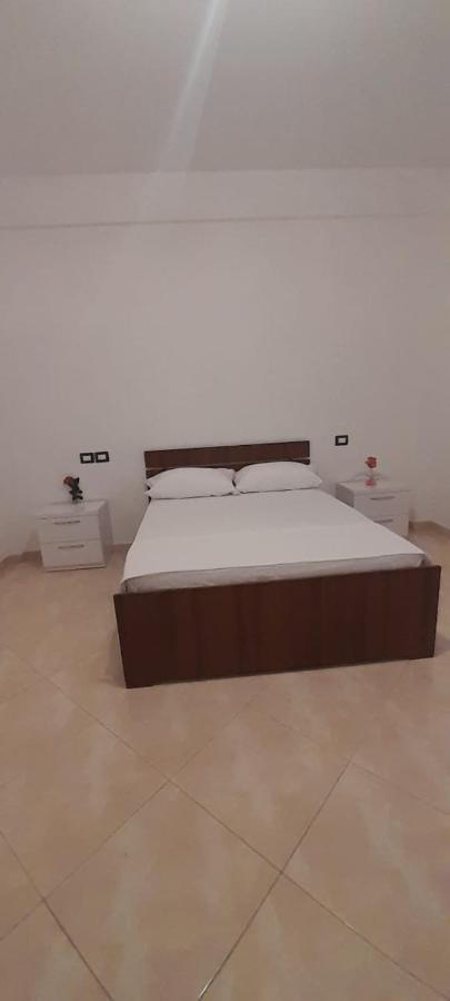 Casa Intera La Paghi Come Una Camera The Home With The Price Of A Room Драч Екстериор снимка