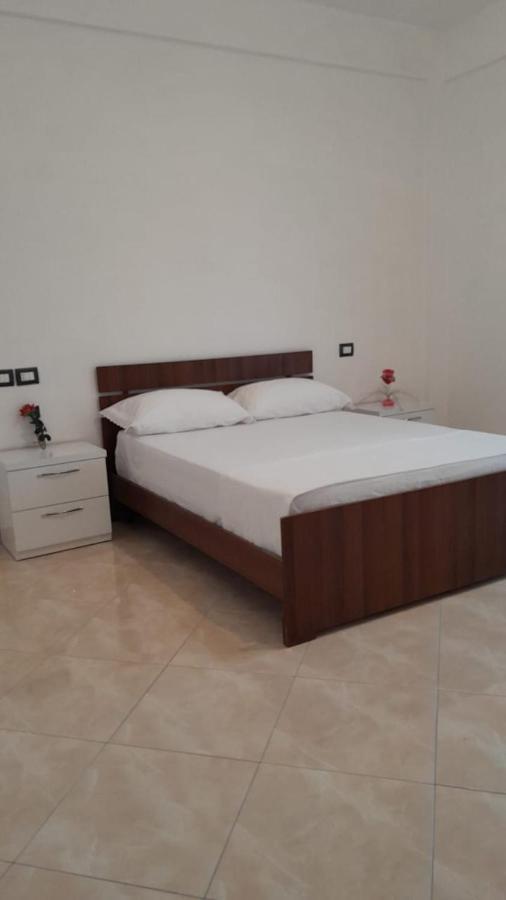 Casa Intera La Paghi Come Una Camera The Home With The Price Of A Room Драч Екстериор снимка
